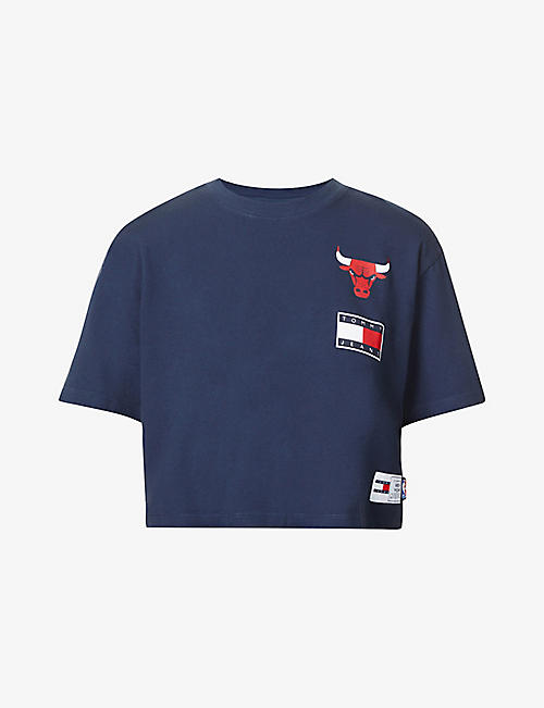 TOMMY JEANS: NBA logo-graphic cropped cotton-jersey T-shirt