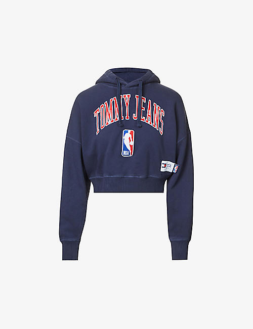 TOMMY JEANS: NBA logo-print cropped cotton-blend hoody