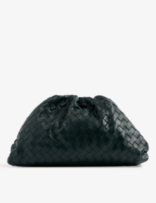 BOTTEGA VENETA：The Pouch Intrecciato 皮革手拿包