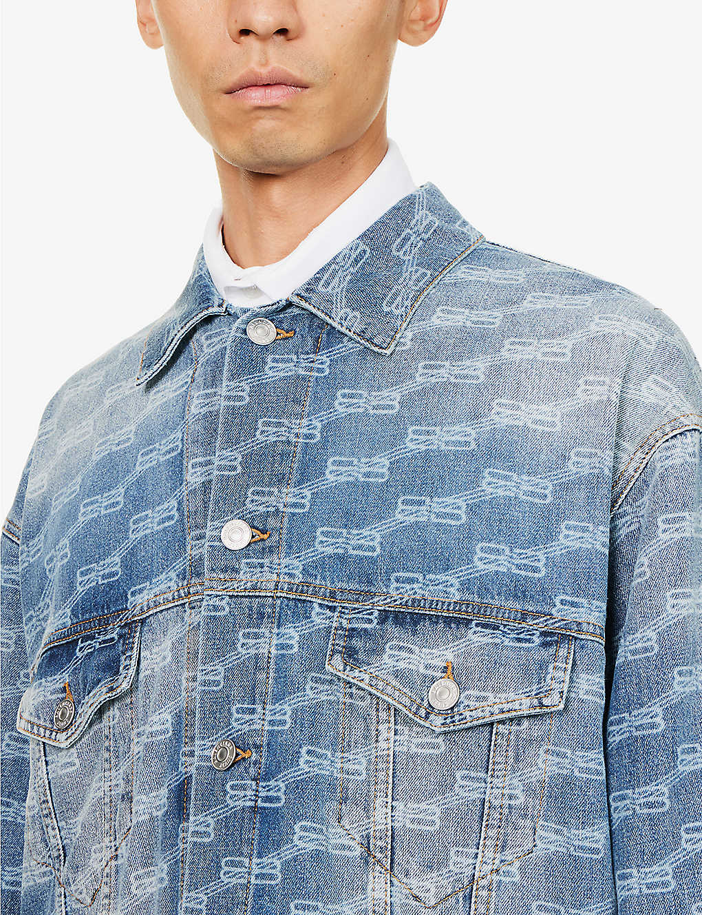 BALENCIAGA Logo-print spread-collar relaxed-fit denim jacket