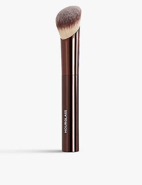 HOURGLASS: Ambient Soft Glow foundation brush