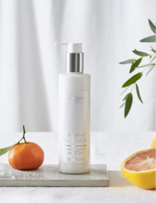 The White Company Grapefruit & Mandarin Hand And Nail Cream 250ml In None/clear