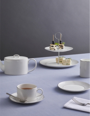 WEDGWOOD GIO PLATINUM METALLIC GEOMETRIC-PATTERN BONE-CHINA PLATE 17CM