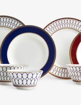 WEDGWOOD: Renaissance Gold gilded bone-china eight-piece dinner set