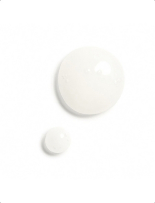 Chanel <strong>n°1 De  Revitalizing Essence Lotion</strong> Plumps - Unifies - Illuminates 100ml