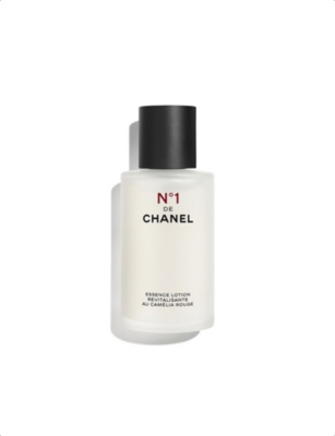 Chanel <strong>n°1 De  Revitalizing Essence Lotion</strong> Plumps - Unifies - Illuminates