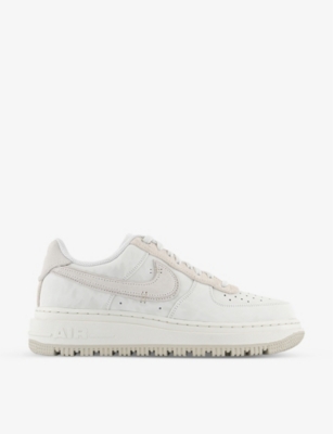 NIKE NIKE MEN'S SUMMIT WHITE LIGHT BONE AIR FORCE 1 LUXE LEATHER LOW-TOP TRAINERS