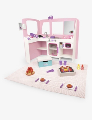 Barbie deluxe online camper