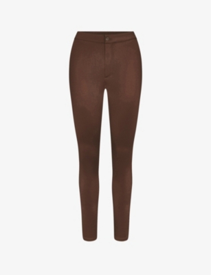 Skims Disco Skinny Pants In Cocoa