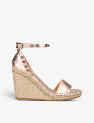 VALENTINO GARAVANI: Rockstud 105 metallic leather espadrille wedges