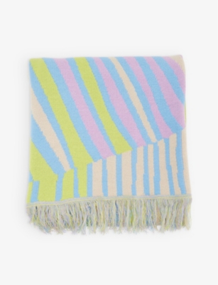WAVEY CASA: Swirl-pattern knitted blanket 185cm x 100cm