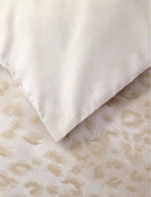 Shop Yves Delorme Beige Tioman Leopard-jacquard Organic Cotton-sateen Duvet Cover