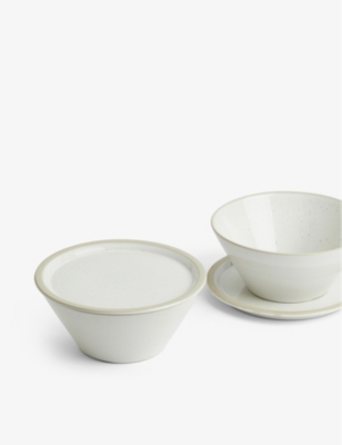 ROYAL DOULTON: Speckled ceramic four-piece dinner set