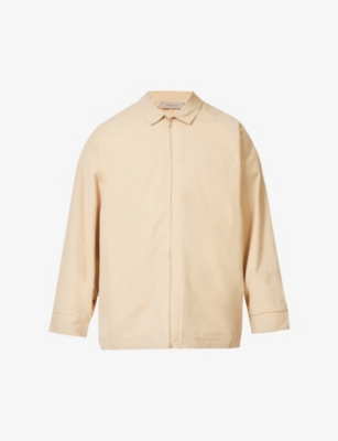 ESSENTIALS FEAR OF GOD ESSENTIALS MENS SAND ESSENTIALS BRAND-PATCH SPREAD-COLLAR COTTON-BLEND JACKET,65531472