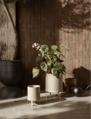 FERM LIVING: Bau small elevated steel pot  24cm