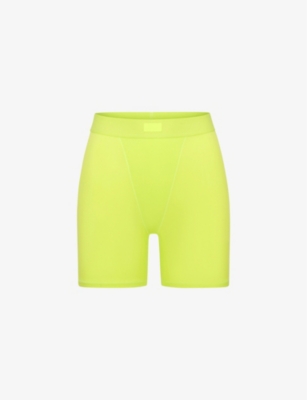 SKIMS SKIMS WOMEN'S YELLOW HIGHLIGHTER BOYFRIEND BRAND-PATCH STRETCH-WOVEN SHORTS,67045465