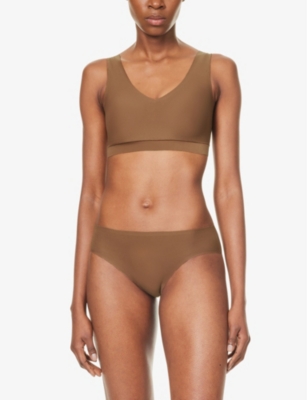 CHANTELLE WOMENS COCOA SOFT STRETCH SEAMLESS ONE-SIZE BRAZILIAN BRIEFS 67237600