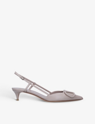 VALENTINO GARAVANI: VLOGO 40 pointed-toe leather slingback courts