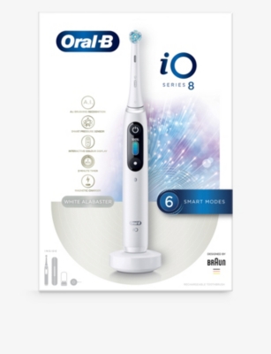 ORAL B: iO8 electric toothbrush with travel case