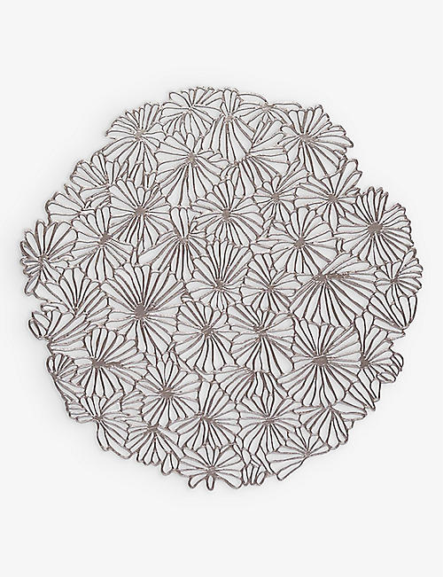 CHILEWICH：雏菊设计压印乙烯基圆形餐盘垫 39 厘米