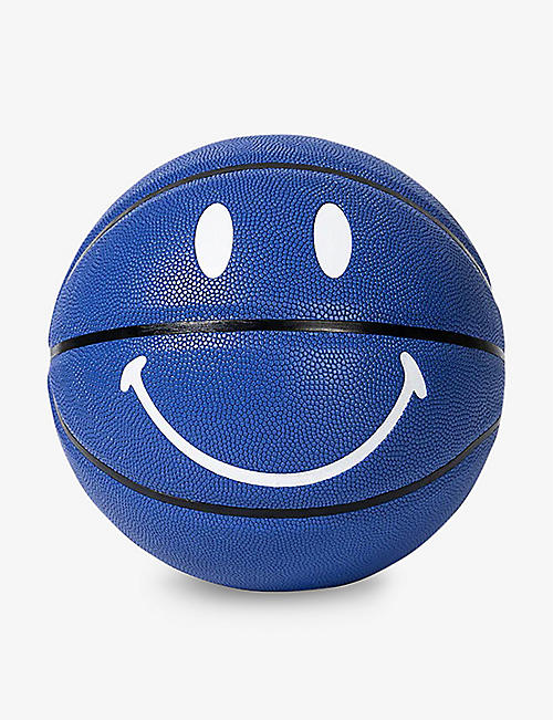 市场：笑脸人造革篮球