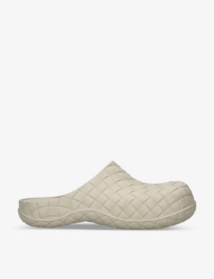 Bottega Veneta Mens Bone Beebee Intrecciato Rubber Clogs In Bone