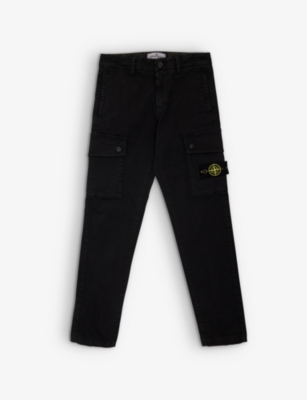 STONE ISLAND STONE ISLAND BOYS BLACK KIDS LOGO-BADGE SLIM-LEG STRETCH-COTTON CARGO TROUSERS 4-12 YEARS,68859160