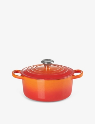 LE CREUSET: Signature round cast-iron casserole dish 28cm