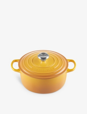 LE CREUSET: Signature round cast-iron casserole dish 28cm
