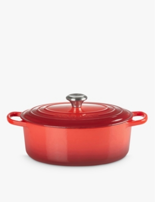 LE CREUSET: Signature oval cast-iron casserole dish