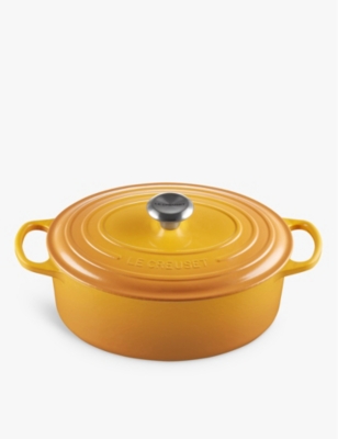 LE CREUSET: Signature oval cast-iron casserole dish