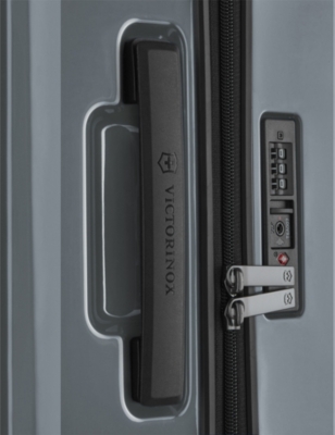 Airox medium hardside suitcase 69cm
