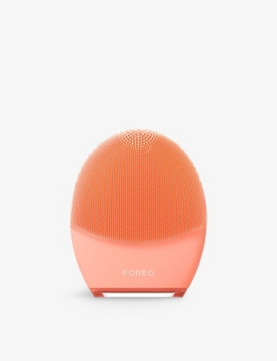 FOREO: LUNA™ 4 facial cleansing device for balanced skin