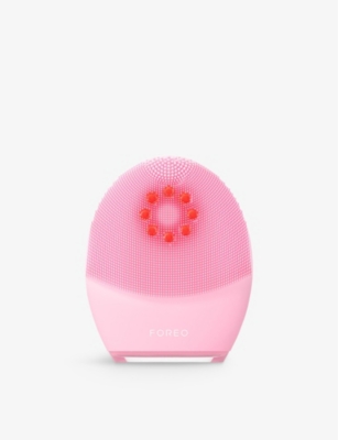 FOREO: LUNA™ 4 Plus cleansing device for normal and sensitive skin
