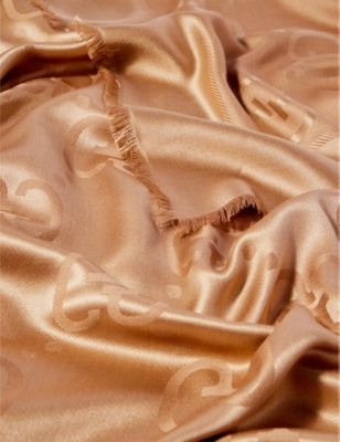 Gucci Womens Camel Brand-print Tasselled-trim Silk And Wool Blend Scarf In Camel