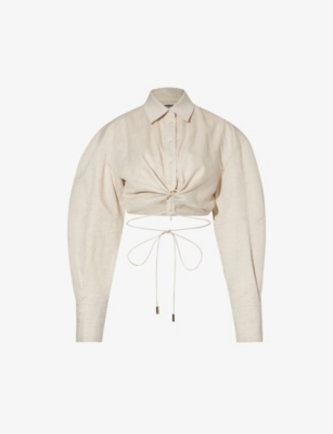 JACQUEMUS JACQUEMUS WOMEN'S LIGHT BEIGE LA CHEMISE PLIDAO CROPPED COTTON AND LINEN-BLEND SHIRT