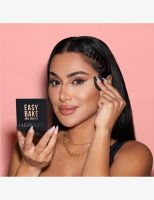 HUDA BEAUTY: Easy Bake and Snatch pressed brightening and setting powder 8.5g