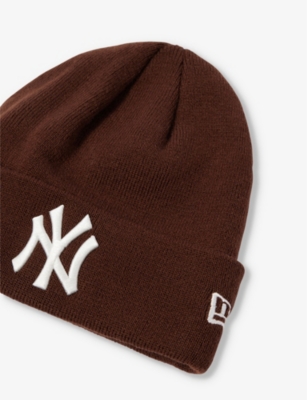 Shop New Era New York Yankees Brand-embroidered Knitted Beanie In Brown