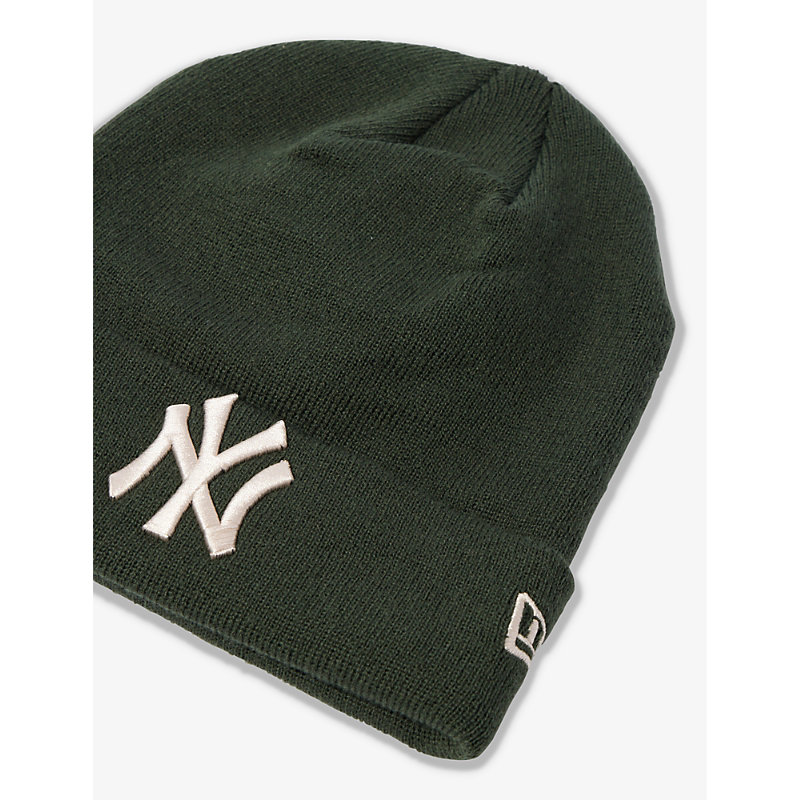 Shop New Era League Essential New York Yankees Logo-embroidered Knitted Beanie In Dark Green