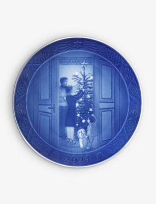 ROYAL COPENHAGEN: Blue Collectibles 2024 Christmas Anticipation limited-edition porcelain plate 18cm