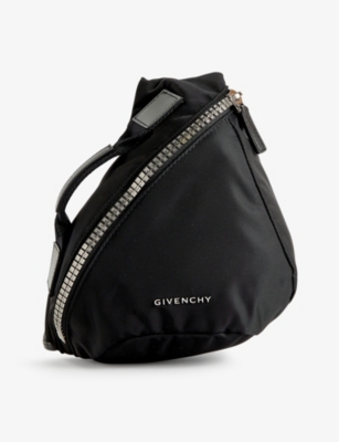 GIVENCHY: 