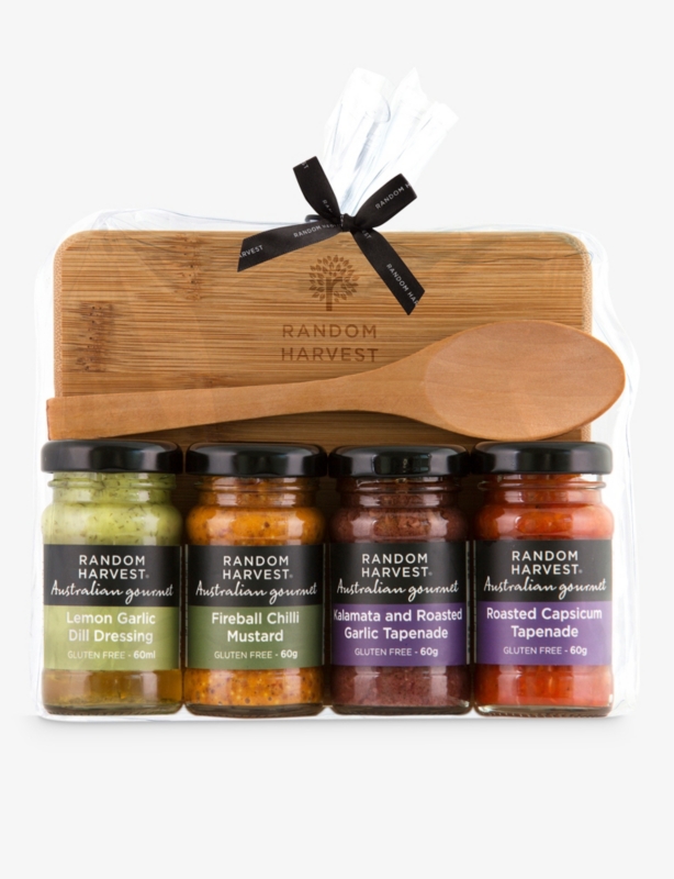 Picnic cheeseboard and sauces gift set 810g
