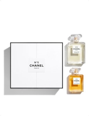 Chanel N°5 slips into red for the holiday season