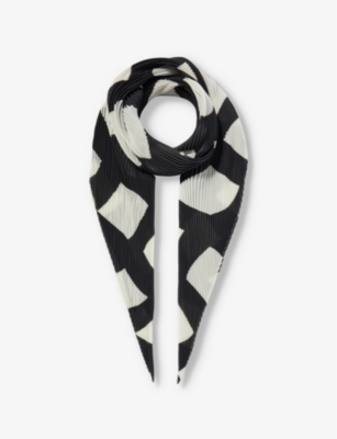 Issey Miyake Womens White Hued Graphic-print Pleated Knitted Scarf
