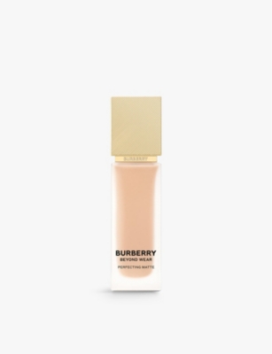 Burberry 40 Light Cool Beyond Wear Perfecting Matte Foundation 30ml In 40 Light Cool