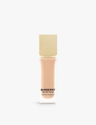 Burberry 40 Light Neutral Beyond Wear Perfecting Matte Foundation 30ml