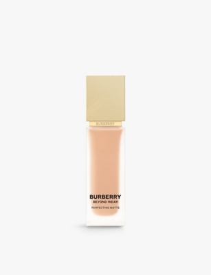 Burberry 45 Light Neutral Beyond Wear Perfecting Matte Foundation 30ml In 45 Light Neutral