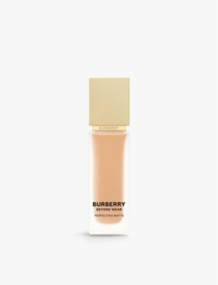 Burberry 70 Medium Neutral Beyond Wear Perfecting Matte Foundation 30ml