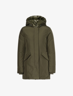 Canada goose hotsell vs woolrich uk