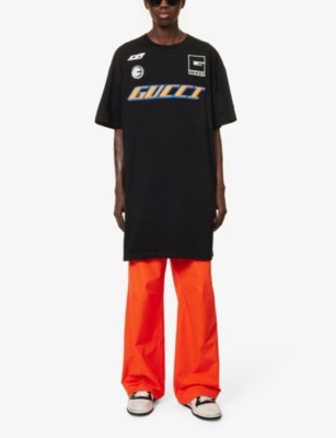 Shop Gucci Men's Black/ Brand-appliqué Longline Cotton-jersey T-shirt In Black/multicolor